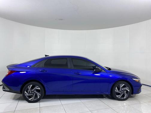 2025 Hyundai ELANTRA HEV SEL Sport