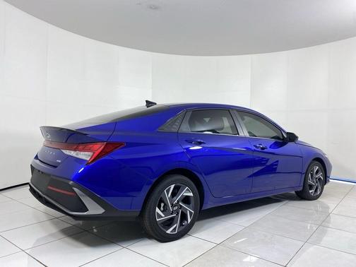 2025 Hyundai ELANTRA HEV SEL Sport