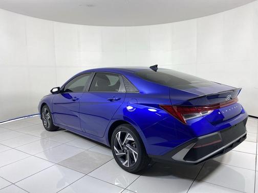 2025 Hyundai ELANTRA HEV SEL Sport