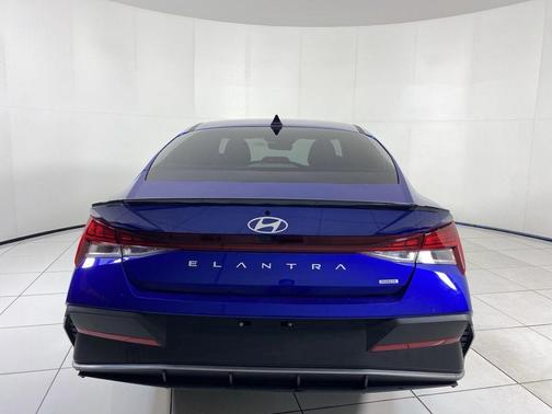 2025 Hyundai ELANTRA HEV SEL Sport