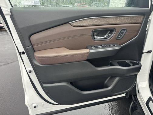 Platinum White Pearl 2026 Honda Pilot Elite