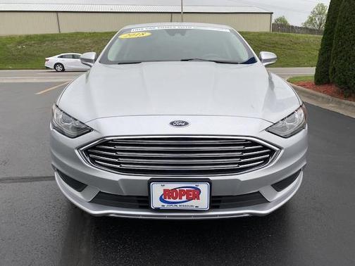 Photo 2 of 24 of 2018 Ford Fusion SE