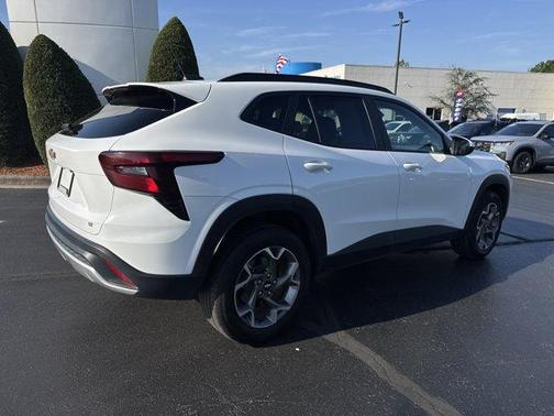 Summit White 2025 Chevrolet Trax LT