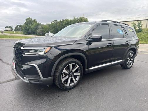 Crystal Black Pearl 2024 Honda Pilot Touring