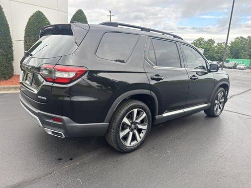 Crystal Black Pearl 2024 Honda Pilot Touring