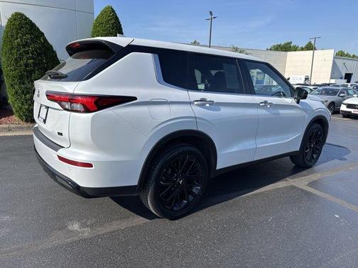 2023 Mitsubishi Outlander SE Black Edition