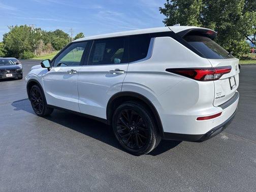 2023 Mitsubishi Outlander SE Black Edition