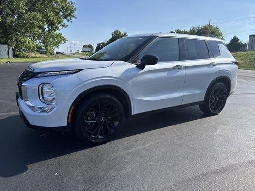 2023 Mitsubishi Outlander SE Black Edition
