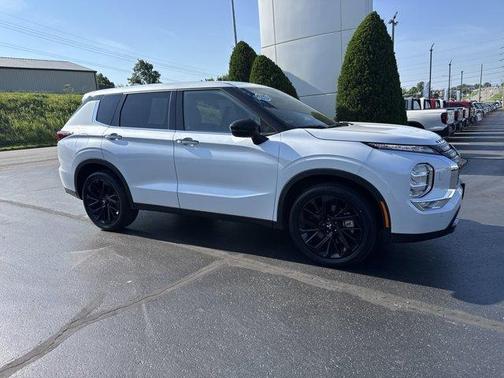 2023 Mitsubishi Outlander SE Black Edition