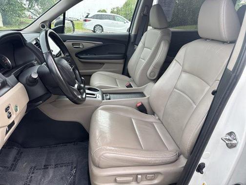 White Diamond Pearl 2019 Honda Pilot EX-L