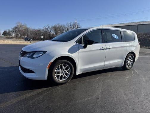 2024 Chrysler Voyager LX