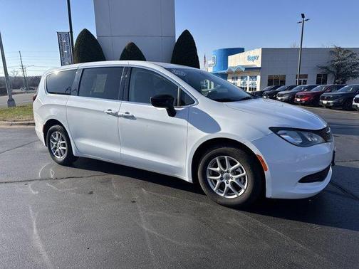 2024 Chrysler Voyager LX