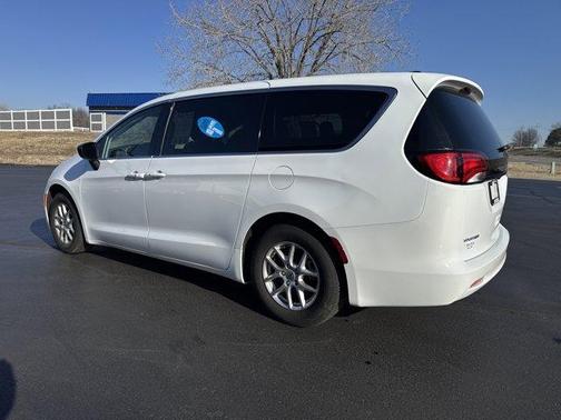 2024 Chrysler Voyager LX