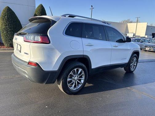 Bright White Clearcoat 2019 Jeep Cherokee Latitude Plus