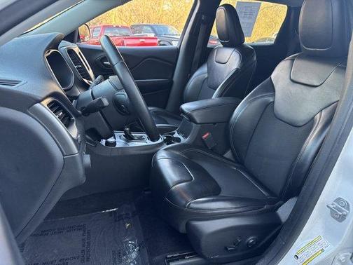 Bright White Clearcoat 2019 Jeep Cherokee Latitude Plus