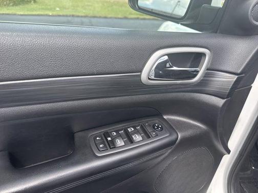 2020 Jeep Grand Cherokee Laredo E