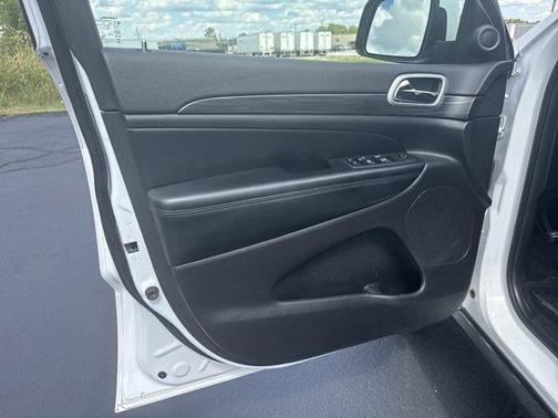 2020 Jeep Grand Cherokee Laredo E