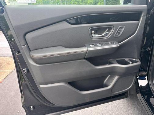 Crystal Black Pearl 2026 Honda Pilot TrailSport