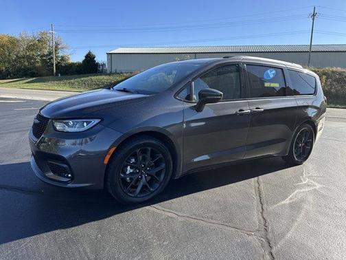 2023 Chrysler Pacifica Touring-L