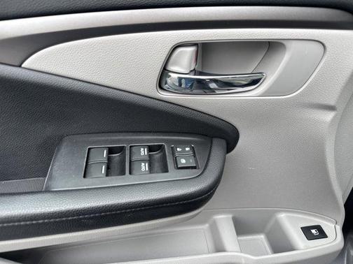 Modern Steel Metallic 2018 Honda Pilot LX