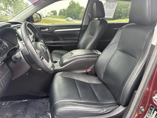 Red 2018 Toyota Highlander XLE