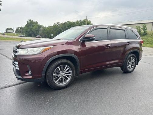 Red 2018 Toyota Highlander XLE
