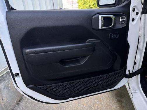 Bright White Clearcoat 2024 Jeep Wrangler Sport