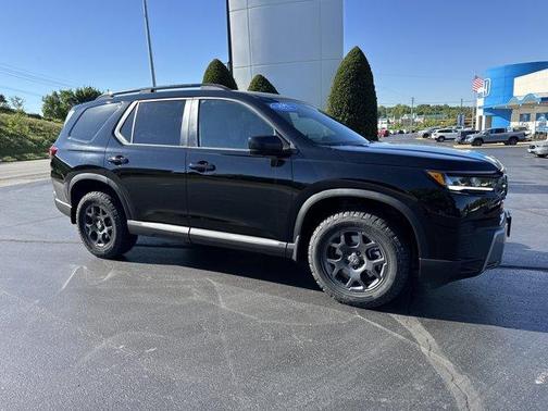 Crystal Black Pearl 2026 Honda Pilot TrailSport