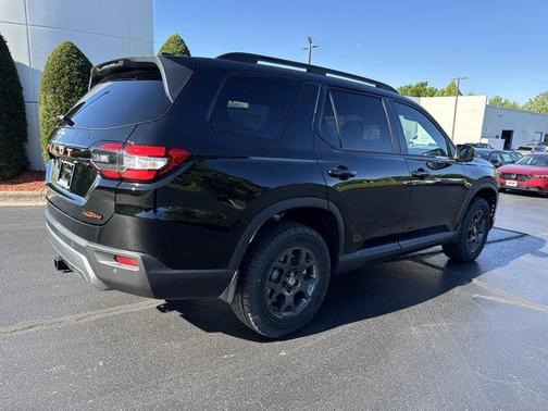 Crystal Black Pearl 2026 Honda Pilot TrailSport