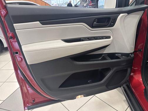Radiant Red Metallic II 2026 Honda Odyssey EX-L