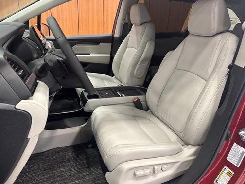 Radiant Red Metallic II 2026 Honda Odyssey EX-L