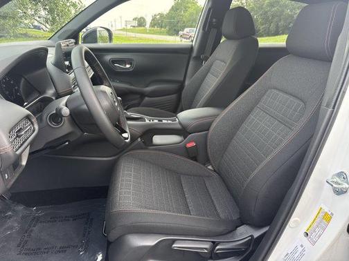 Platinum White Pearl 2027 Honda HR-V Sport