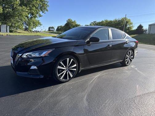 Black 2022 Nissan Altima 2.5 SR