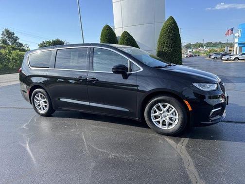 Diamond Black 2025 Chrysler Pacifica Select