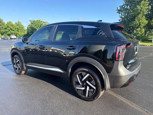 Super Black 2025 Nissan Kicks SV