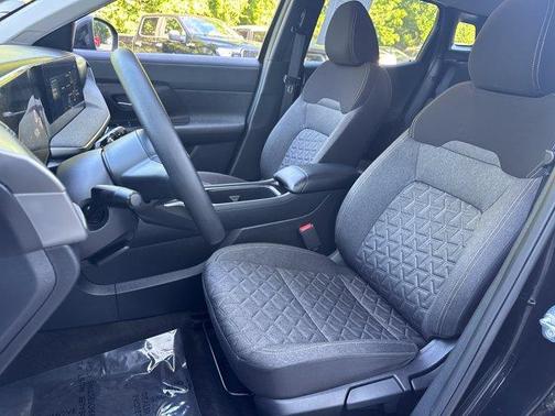 Super Black 2025 Nissan Kicks SV