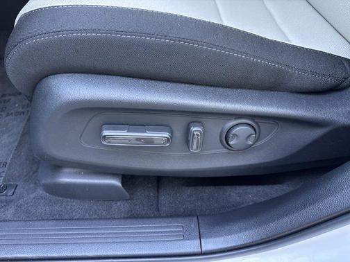 Platinum White Pearl 2026 Honda CR-V EX