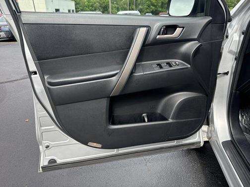 Silver 2008 Toyota Highlander Sport