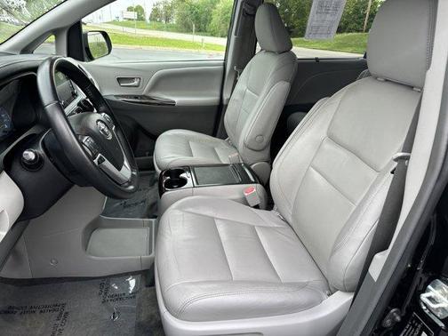 2019 Toyota Sienna XLE