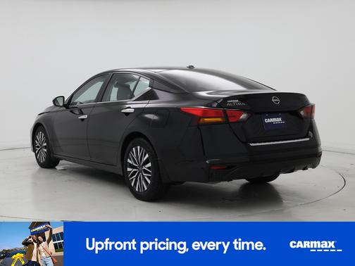 Black 2023 Nissan Altima SV