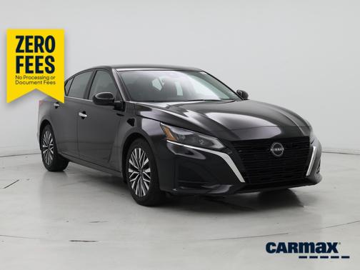 Black 2023 Nissan Altima SV