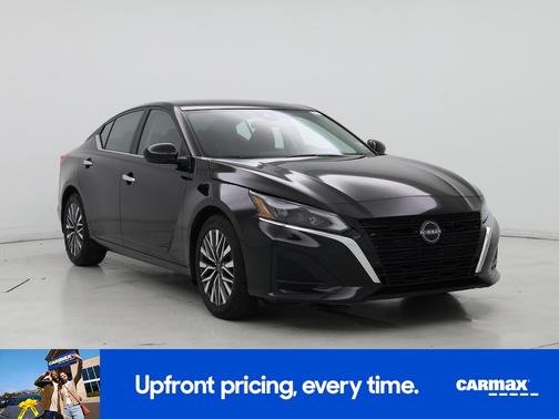 Black 2023 Nissan Altima SV