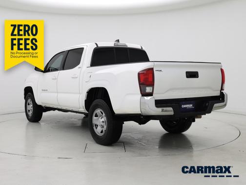 White 2022 Toyota Tacoma SR5