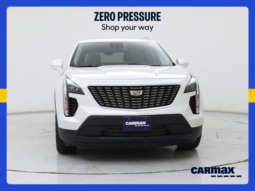 White 2023 Cadillac XT4 Luxury