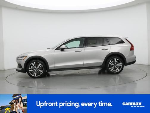 2025 Volvo V60 Cross Country B5 Plus