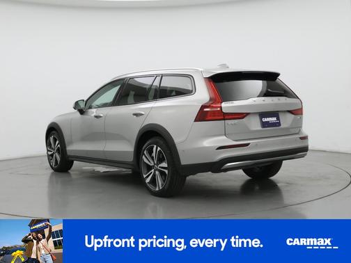 2025 Volvo V60 Cross Country B5 Plus