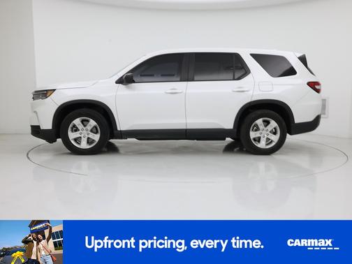 White 2023 Honda Pilot LX