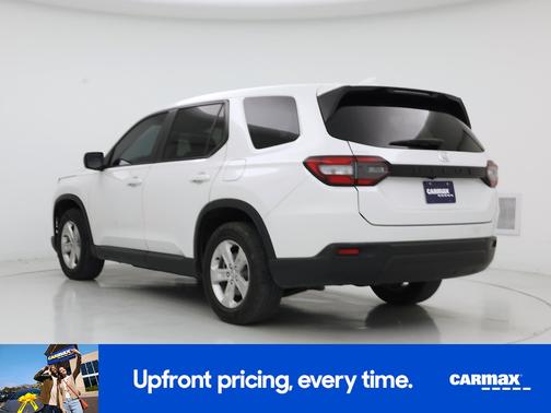 White 2023 Honda Pilot LX