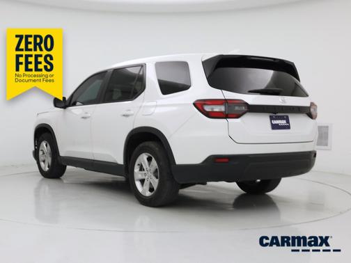 White 2023 Honda Pilot LX
