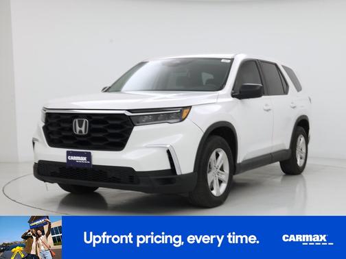 White 2023 Honda Pilot LX
